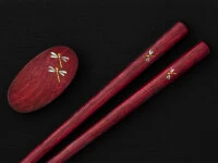 Essstäbchen Set Mit Ablage Tonbo, Purple Heart 10 Essstäbchen Set Mit Ablage Tonbo, Purple Heart – Bild 10