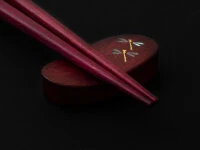 Essstäbchen Set Mit Ablage Tonbo, Purple Heart 7 Essstäbchen Set Mit Ablage Tonbo, Purple Heart – Bild 7